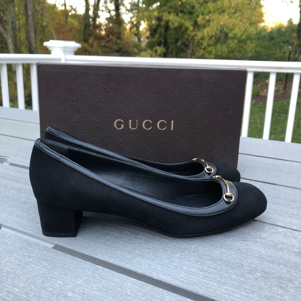 🍒 Gucci Women's Black Suede Flats with Gold Detail NEW - Picture 3 of 6